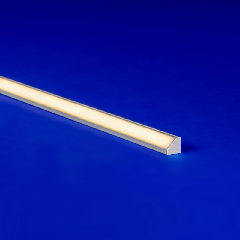 TILT-FLAT (01) is a Micro 5 LED light fixture with sleek flat 45° angled lens